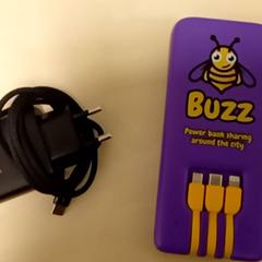 Adapter & Powerbank Black purple, rapporterat av Mövenpick Hotel Amsterdam City Centre med iLost