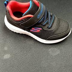 Buty dla dzieci Zwart, zgłoszono przez Qbuzz GD Groningen Peizerweg przy użyciu iLost