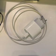 어댑터 white, iLost를 사용하여 Room Mate Bruno에 보고됨