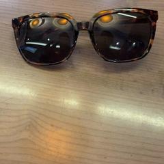Gafas de sol, ha sido reportado por Pathé Arnhem con iLost