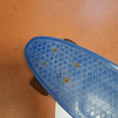Skateboard bleu, rapporterat av TCL med iLost