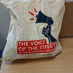 Bolsa wit, the voice of the streets, ha sido reportado por Regio Antwerpen - Brussel con iLost