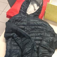 Kleding - Jas, amint azt Centraal magazijn az iLost segítségével jelentette.