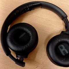 Hoofdtelefoon JBL, segundo informou Qbuzz GD Groningen Peizerweg usando iLost