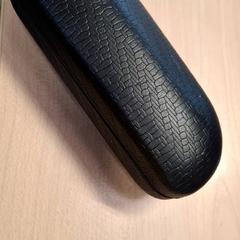 Étui à lunettes noir, a été signalé par IKEA Grenoble utilisant iLost