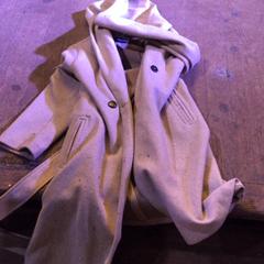 Giacca Lichtgrijs, come riportato da Café Leentje utilizzando iLost