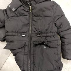 Ruházat - Kinderjas Zwart, amint azt Regio Oost-Vlaanderen az iLost segítségével jelentette.