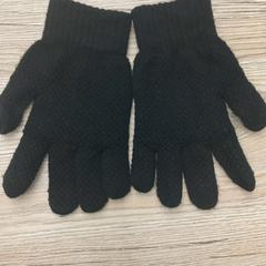 Handskar Zwart, rapporterat av Pathé Delft med iLost