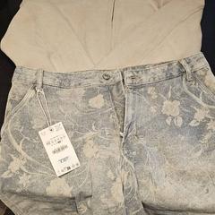 Pantalons curts & Jaqueta Beige, segons ha informat Van der Valk Hotel Amsterdam-Amstel mitjançant iLost