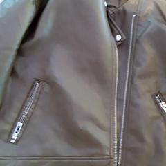 ジャケット がiLostで EBS Tramplein によって報告されました