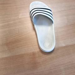 Kapcie kąpielowe Wit met blauwe strepen, zgłoszono przez RRReis Veluwe Zuid - Ede przy użyciu iLost