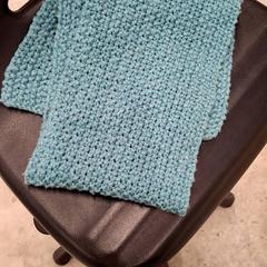 Bufanda enfant en maille bleu, ha sido reportado por IKEA Dijon con iLost