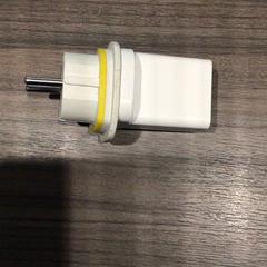 Stecker & Adapter Wit, gemeldet von Van der Valk Hotel Zwolle über iLost