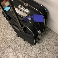 Koffertje zwart, som rapportert av Eindhoven Airport ved bruk av iLost