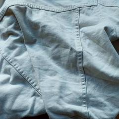 衣類 - jas がiLostで Regio Antwerpen - Brussel によって報告されました