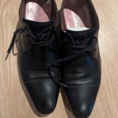 Schoenen, zoals gemeld door Van der Valk Hotel Eindhoven - Best met iLost