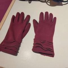 إكسسوارات الملابس bordeaux rood, fleece binnenkant، كما تم الإبلاغ عنه بواسطة Het Noordbrabants Museum عبر iLost