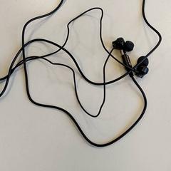 電子製品 Oortjes Zwart がiLostで Centraal magazijn によって報告されました