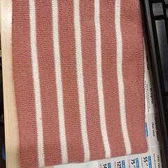 حقيبة العنق Rose rayé blanc، كما تم الإبلاغ عنه بواسطة IKEA Brest Guipavas عبر iLost