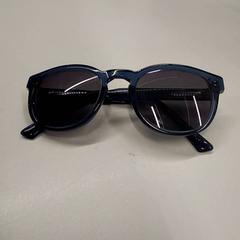 Zonnebril Bleue, zoals gemeld door IKEA Clermont Ferrand met iLost