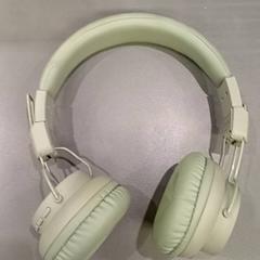 ヘッドホン Grijs/groen がiLostで Qbuzz GD Groningen HS によって報告されました