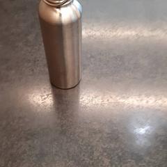 Borraccia, come riportato da Rotterdam The Hague Airport utilizzando iLost