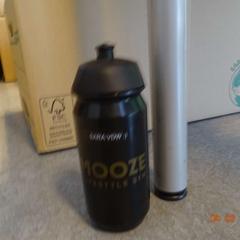 Fles zwart, zoals gemeld door Gemeente Leopoldsburg met iLost