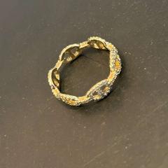 Bracelet ring goud met diamantjes, a été signalé par Van der Valk Hotel Amsterdam-Amstel utilisant iLost