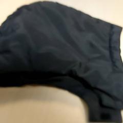 Odzież - kap zwart, zgłoszono przez Centraal magazijn przy użyciu iLost