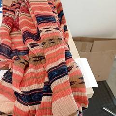 Xaile multicolore, como reportado por IKEA Brest Guipavas utilizando o iLost