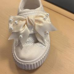 Zapato, ha sido reportado por Familie Resort Molenwaard con iLost