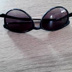 Des lunettes de soleil, a été signalé par EBS Tramplein utilisant iLost