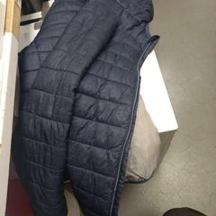 Casaco de criança azul criança, segons ha informat IKEA Braga mitjançant iLost