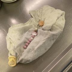 Lätzchen, gemeldet von MEININGER Hotel Marseille Centre la Joliette über iLost