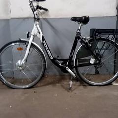Női kerékpár Tounis Zwart-Wit, amint azt Fietsdepot Hasselt az iLost segítségével jelentette.