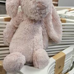 Kaninbamse Rosa, som rapportert av IKEA Forus ved bruk av iLost
