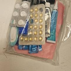 Botiken poltsa, gisa salatu by Loveland ADE | Mediahaven & Theater Amsterdam iLost erabiliz