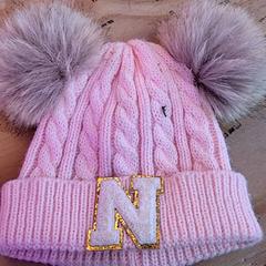 Cap Roze kinder muts N met 2 dots, come riportato da Schaatsbaan Rotterdam utilizzando iLost