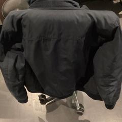 Veste, a été signalé par Poppodium 013 utilisant iLost