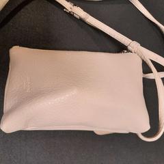 Unterarmtasche beige, gemeldet von TCL über iLost