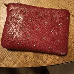 Rode portemonnee an iLost gemeldet