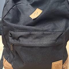 Mochila Zwart, ha sido reportado por Connexxion Noord Holland Noord Hoorn con iLost