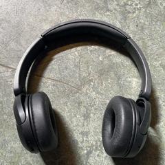 Auriculares Black, segundo informou KABUL à GoGo / Teatro usando iLost