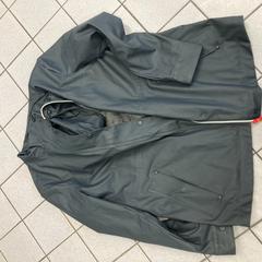 Casaco Dark Blue, como reportado por Ramada by Wyndham Amsterdam Airport Schiphol utilizando o iLost