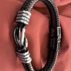 Zwarte armband, jak bylo nahlášeno na iLost