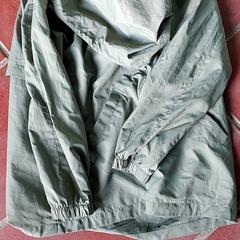 Kleding - Jasje Groen/Grijs, rapporterat av Regio Oost-Vlaanderen med iLost