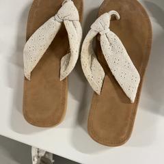 النعال، كما تم الإبلاغ عنه بواسطة Silver Sands Beach عبر iLost