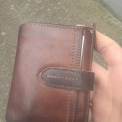 Brown wallet, iLost'a bildirildiği gibi