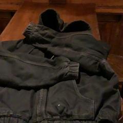 İLost kullanarak Café Leentje tarafından bildirildiği gibi Dış giyim Zwarte jas