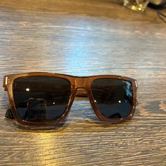 Ulleres de sol bruin, segons ha informat WestCord Hotel Eindhoven mitjançant iLost